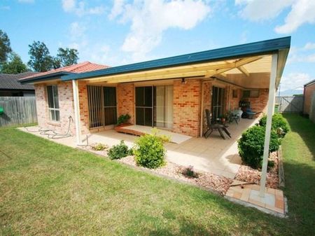 GENEROUS SIZED THREE BEDROOM HOME IN SANDSTONE POINT - Photo 5