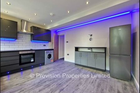 3 Bedroom Flats in Woodhouse - Photo 4