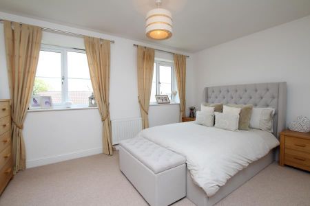 5 bedroom end of terrace house to rent - Photo 4