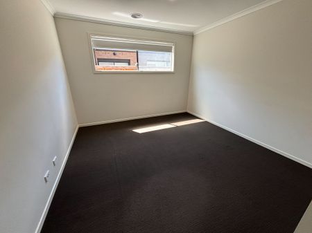 Bright, Modern Family Home Ready to Move In - Photo 3