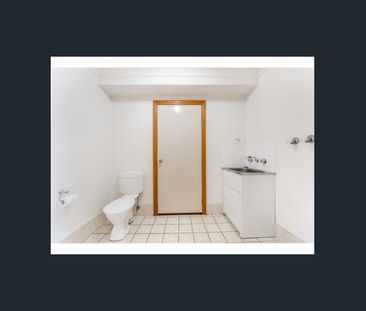 Warm and Welcoming Family Retreat - Photo 5