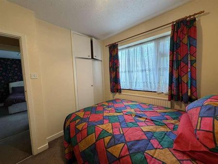 Claire Gardens, Stanmore, HA7 - Photo 4