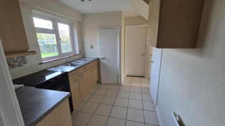 3 bedroom semi-detached house to rent - Photo 5