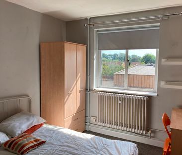 Room in a Shared House, Demesne Road, M16 - Photo 4