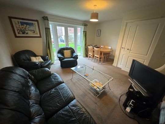 4 bedroom semi-detached house to rent - Photo 1