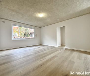Spacious 2 Bedroom Apartment Fully Renovated - Photo 2
