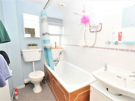 Maisonette to rent on - Photo 4