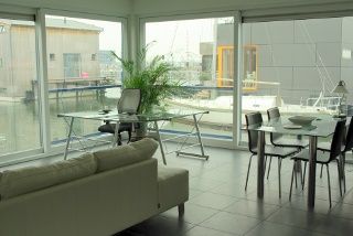 In Amsterdam on the waterfront a part of a fully furnished modern under architecture built studio in a watervilla to let. - Foto 2