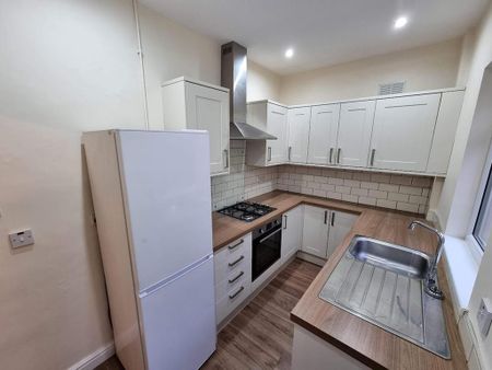 2 bedroom end of terrace house to rent - Photo 5