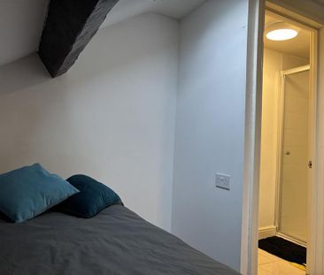 4 bedroom private hall to rent - Photo 3