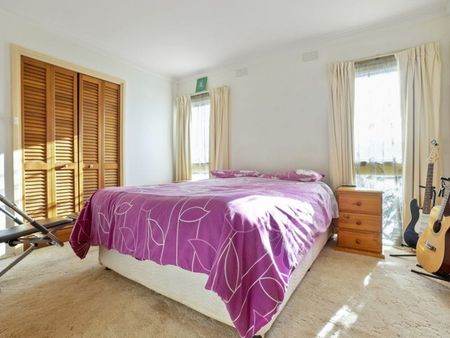 MIGHTY MALCOLM - Photo 2