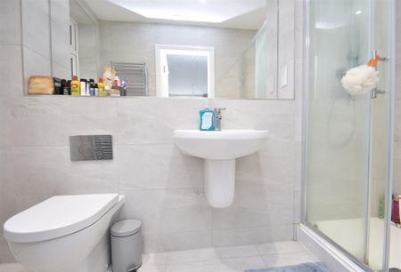 2 bedroom apartment - Photo 2