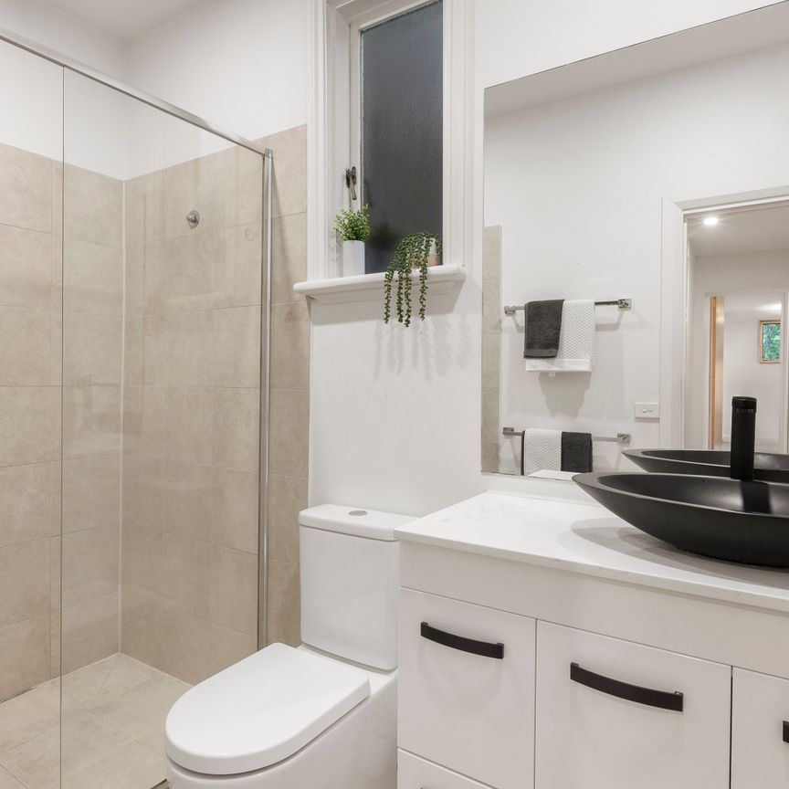 9 Great Valley Road, Glen Iris VIC 3146 - House For Rent | Domain - Photo 1