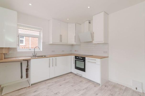 2 bedroom semi-detached bungalow to rent - Photo 1