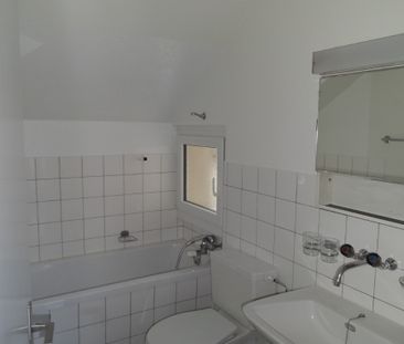 Charmante Dachwohnung mit 2 Balkonen - Foto 6