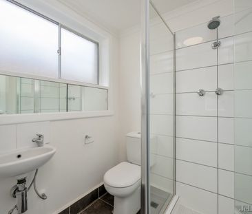 Refurbished Apartment in Prime Location - Photo 4