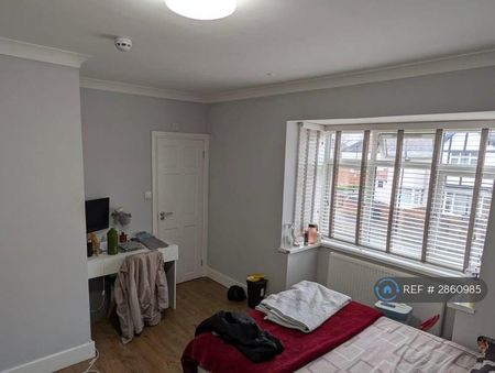 1 bedroom in a house share to rent - Photo 2