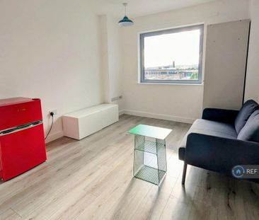 Studio to rent - Photo 6