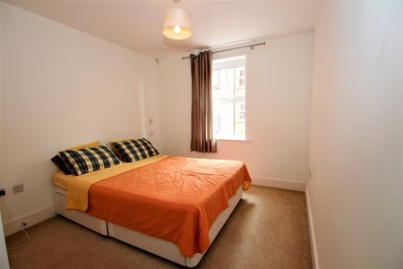 Executive two double bedroom first-floor apartment to let in Diglis - Photo 3