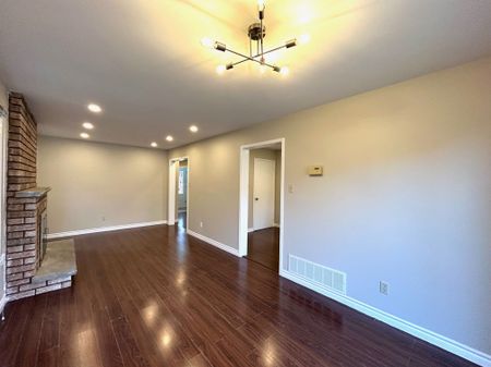 For Lease - 4523 Kimbermount Avenue, Mississauga, Ontario - Photo 2