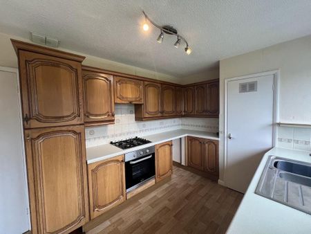 2 bedroom semi-detached bungalow to rent - Photo 4