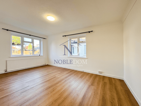 3 bedroom detached bungalow to rent - Photo 2