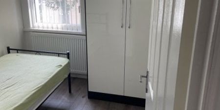 Room in a Shared House, Ham Park Road, E15 - Photo 3