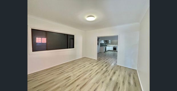 RENOVATED 4 BEDROOMS FAMILY HOME - Photo 1