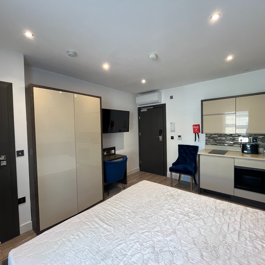 Stunning Central Studio on Broadway, PE1 😍😍 Suite 107 - Photo 1