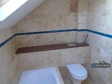 2 bedroom maisonette to rent - Photo 4