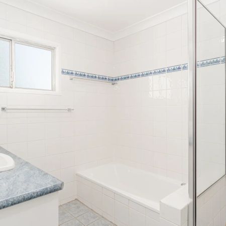 Large Beautiful Family Home - Located Near Everything! - Photo 4