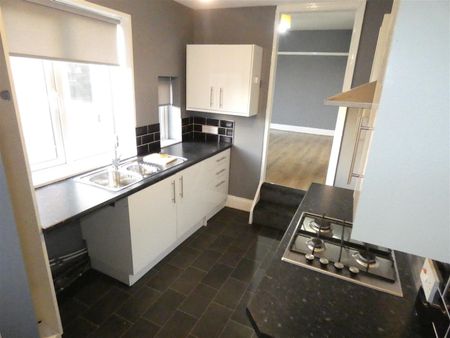 3 bed flat to rent in Rothbury Terrace, Newcastle Upon Tyne, NE6 - Photo 2