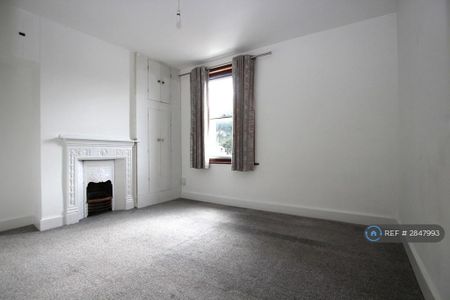 2 bedroom end of terrace house to rent - Photo 4