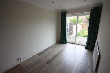 Guildford, Surrey, GU4 - Photo 2