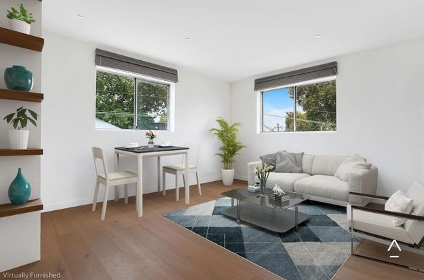 Modern Studio - Photo 1