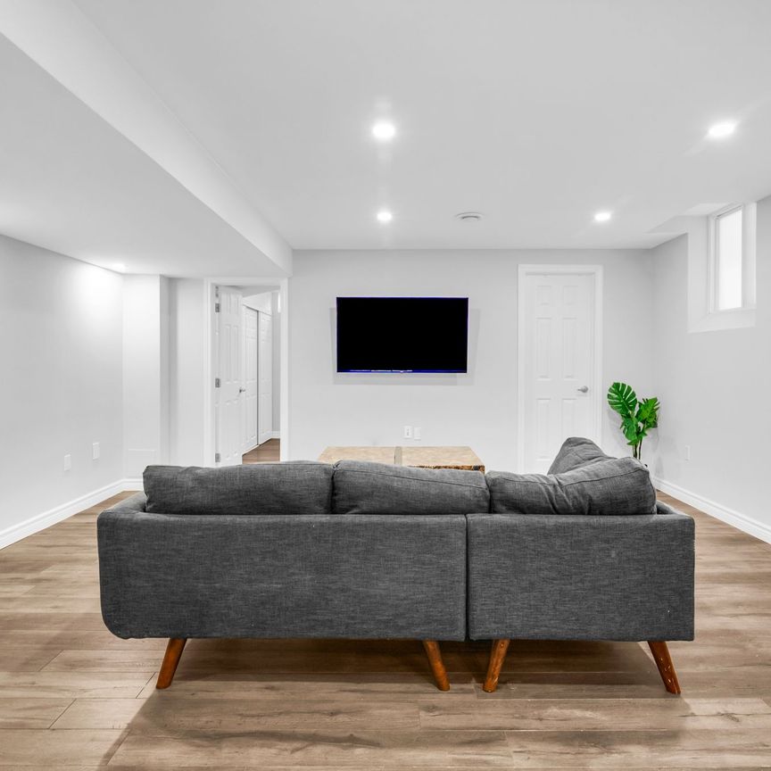 For Lease - 5463 Fudge Terrace Unit# Basement Apt, Mississauga, Ontario - Photo 1