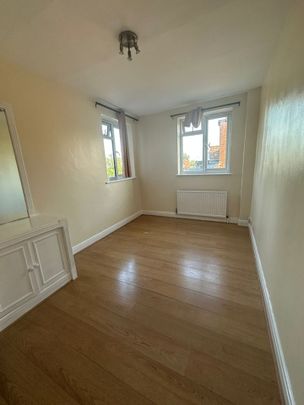 3 Bed Flat, Alexandra Avenue, HA2 - Photo 1