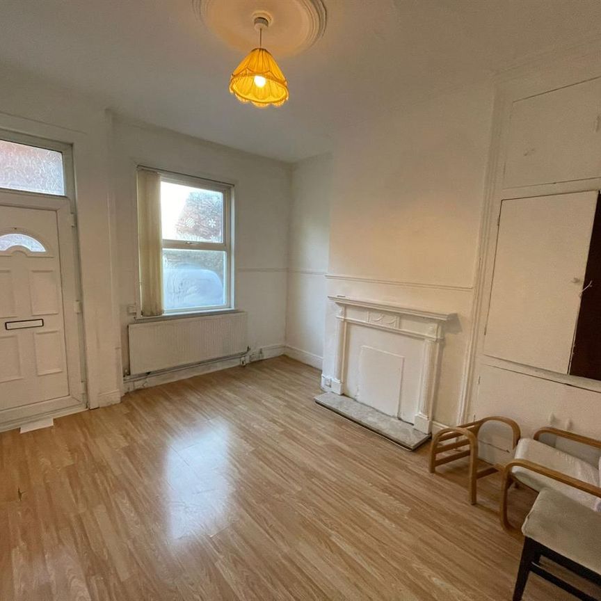 Linden Avenue, Leeds - Photo 1