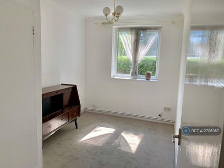 2 bedroom flat to rent - Photo 2