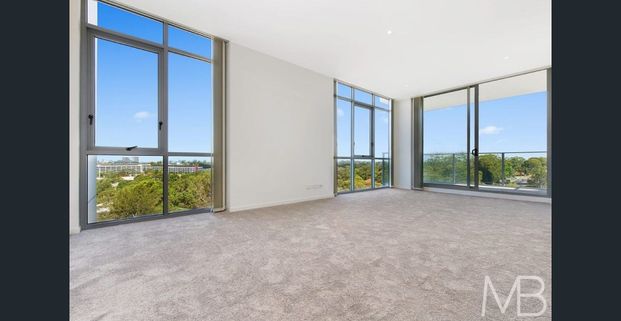 CONTEMPORARY LIVING AT MACQUARIE CENTRAL - Photo 1
