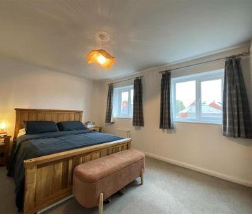 4 bedroom semi-detached house to rent - Photo 6