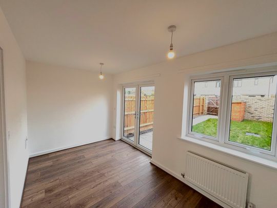 The Plimsoll - Photo 1