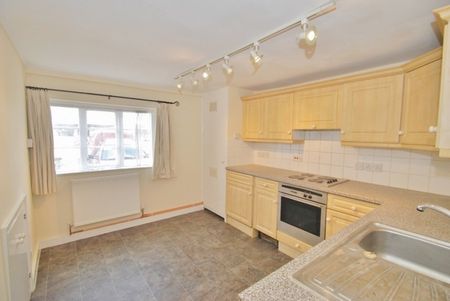 The Broadway, Amersham, Buckinghamshire,HP7 - Photo 2