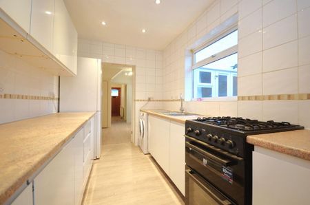 4 bedroom terraced house to rent - Photo 5