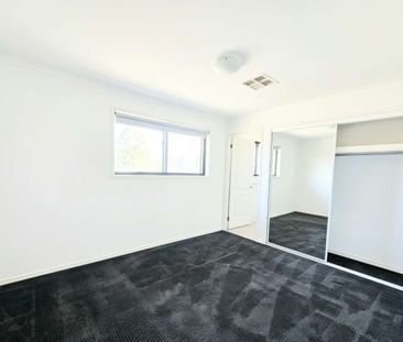 Double Storey 5 Bedroom Family Mansion with Double Garage including... - Photo 4
