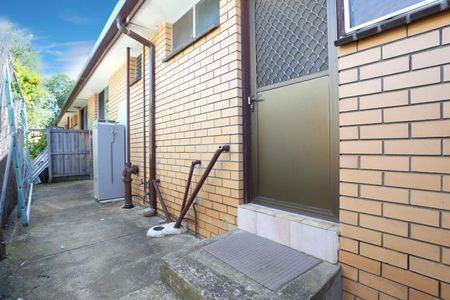2/41 Canberra Street, Brunswick VIC 3056 - Photo 2