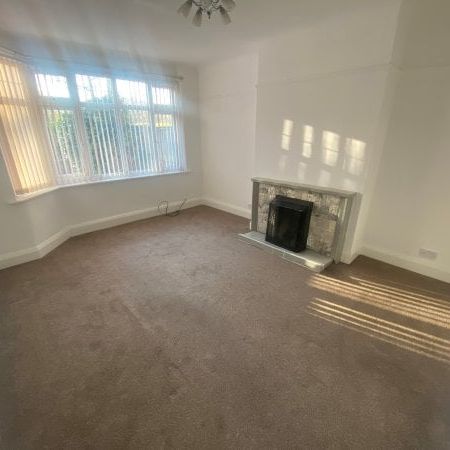 Hillbark Road, Frankby - Photo 1