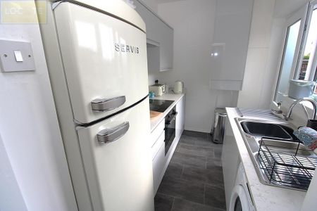 2 bedroom terraced house to rent - Photo 5