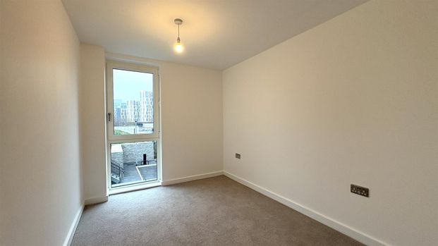 The Railings, Middlewood Locks - Photo 1