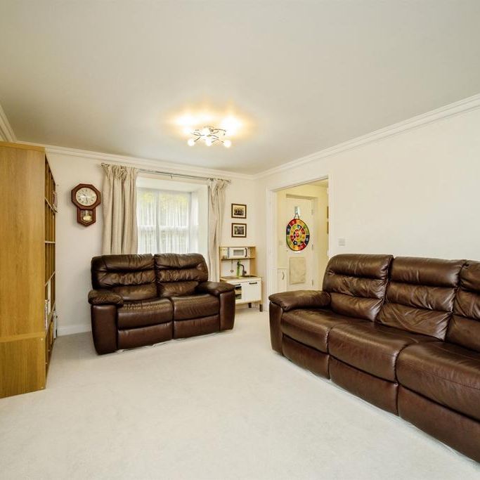 4 bedroom property to rent - Photo 1